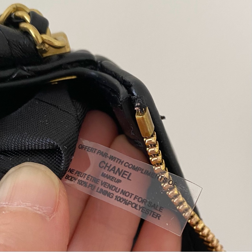 New in Box Chanel Makeup GWP Black Quilted Faux Leather 19 Hobo Shoulder Bag - Picture 13 of 15
